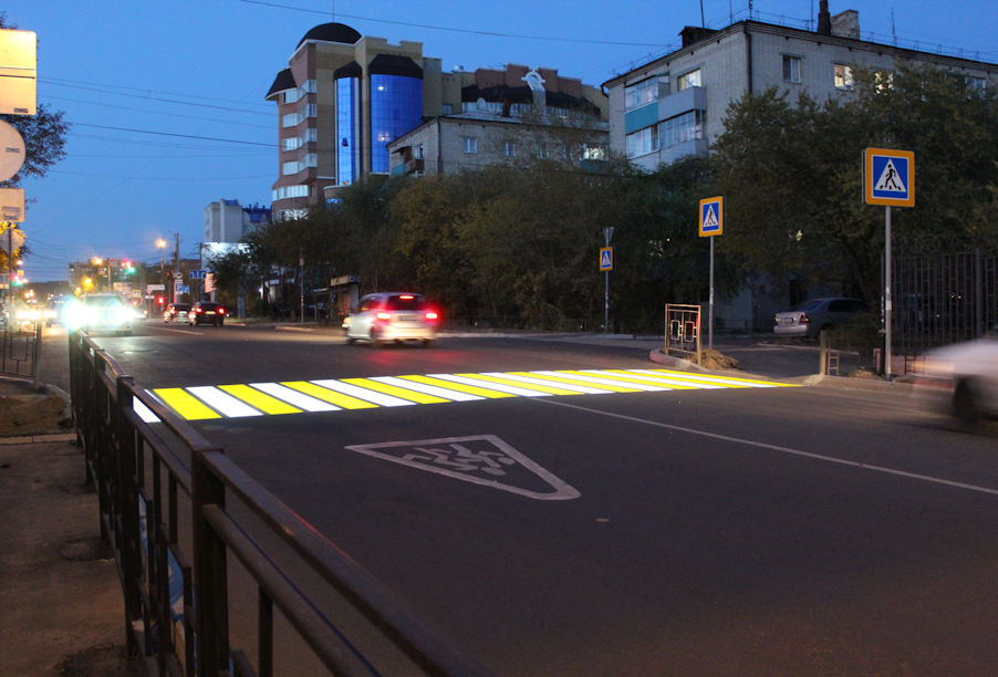В Чите у детского сада на улице Баргузинской установили проекционный пешеходный переход